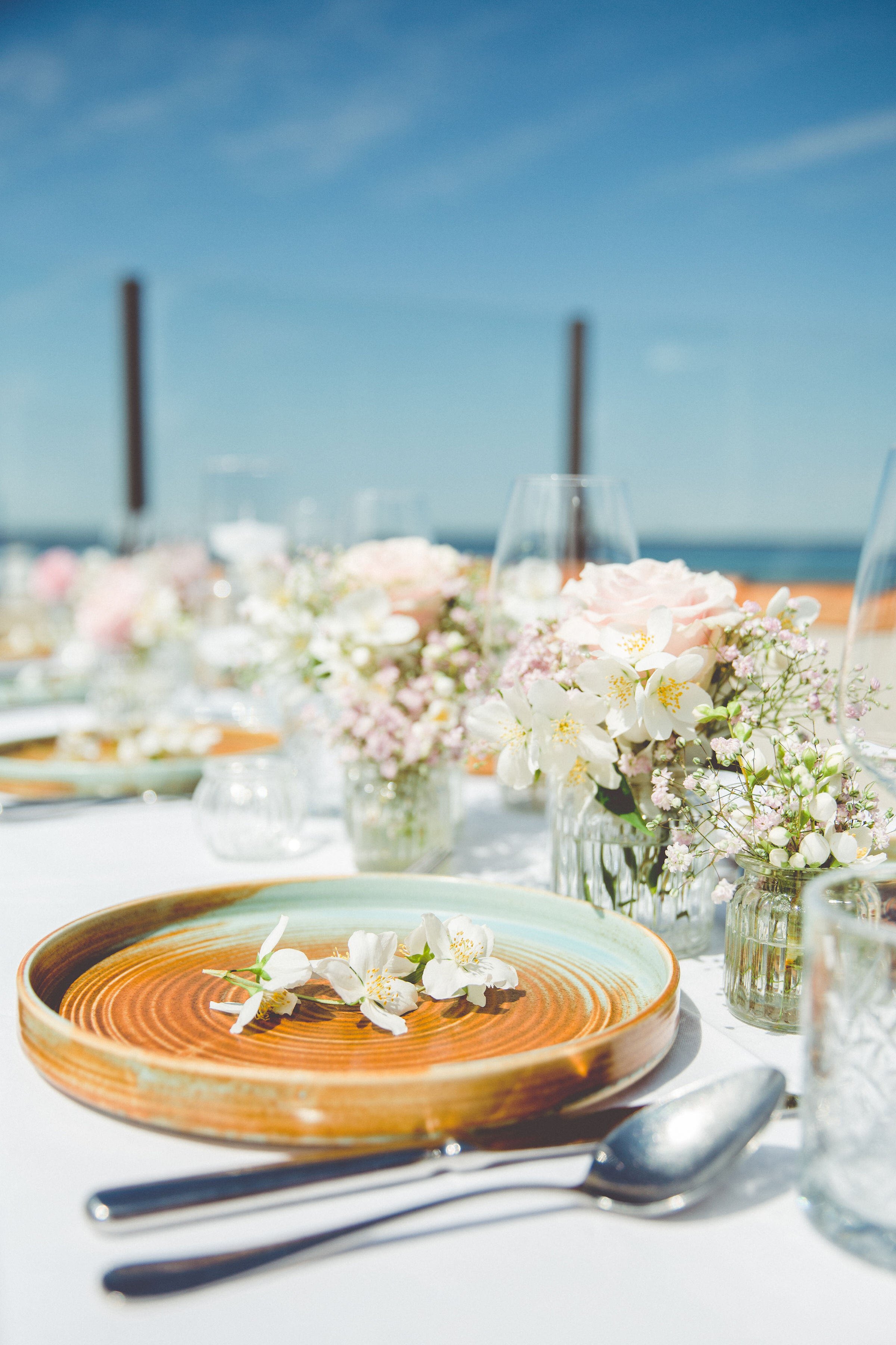 Kurhaus Warnemünde_Hochzeit_Teller_terrasse