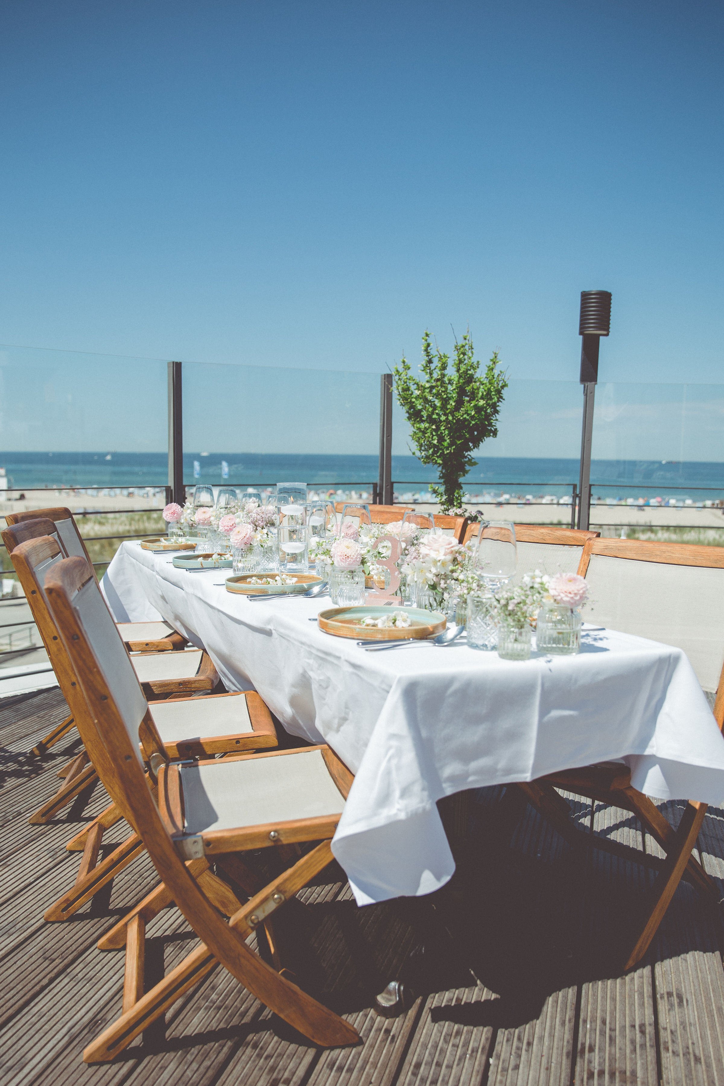 Kurhaus Warnemünde_Hochzeit_Tisch_Terrasse_qf